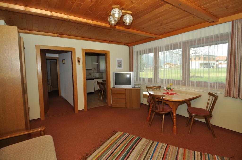 Ferienwohnungen Bailom Elbigenalp Chambre photo